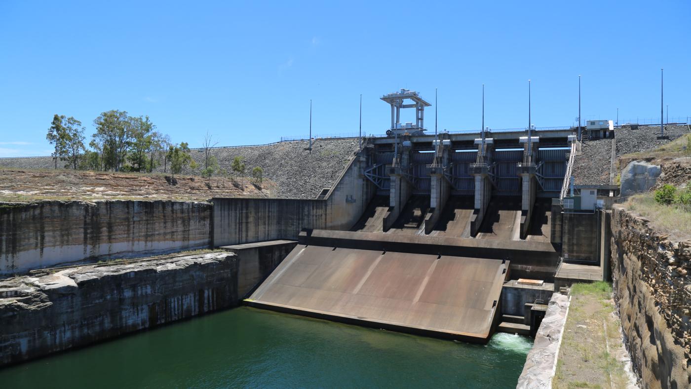 the wivenhoe dam spillway on a sunny day