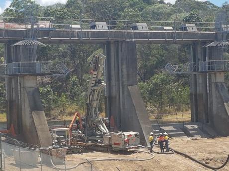 Pinning the crest of the spillway into bedrock