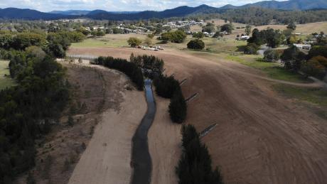 Seqwater has been working with the Mary River Catchment Coordinating Committee (MRCCC) to deliver a series of projects including weed control, revegetation and riverbank stabilisation works to improve water quality in the Mary River.