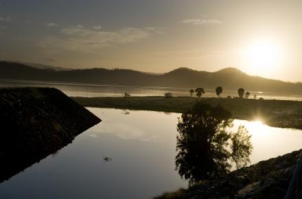 A sunset at Lake Wivenhoe Dam recreation area